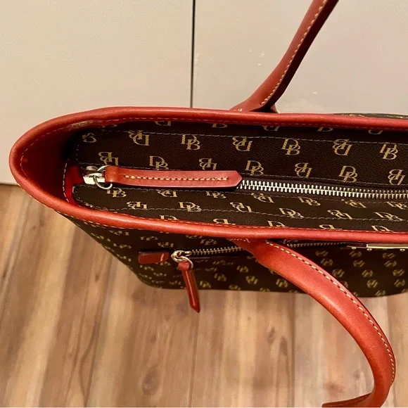 Beautiful Dooney and Bourke large purse with registration card. - Picture 14 of 16